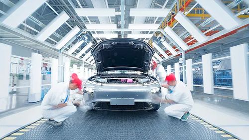 何小鵬 做成一件 大膽的事