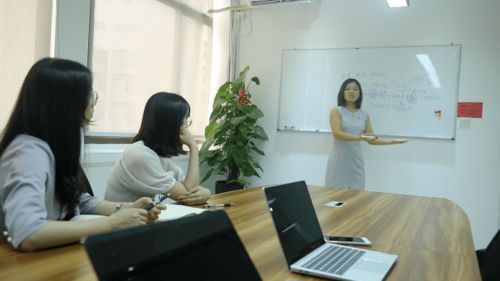 企恩咨詢 專注商學院服務，以技術開發為翼，為每個客戶樹一道口碑